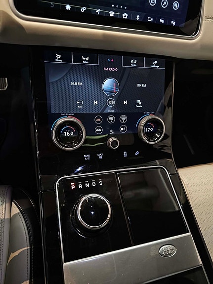 Land Rover Range Rover Velar 17 of 28