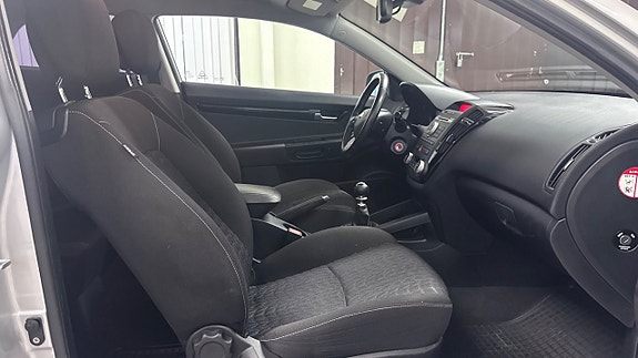 Kia ProCeed 11 of 15