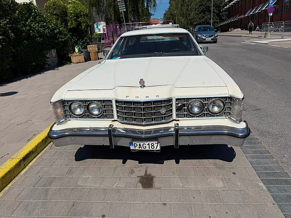 Ford LTD 4 of 8