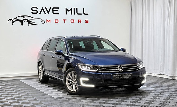 Volkswagen Passat 2 of 13