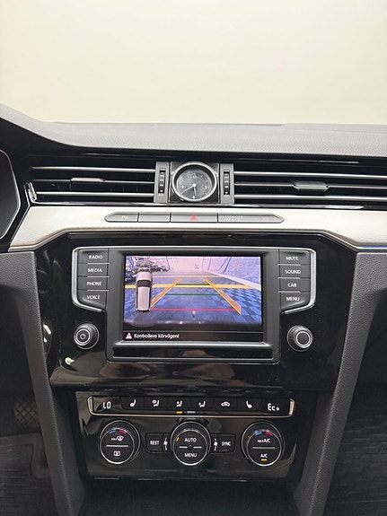 Volkswagen Passat 13 of 13