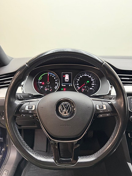 Volkswagen Passat 7 of 13