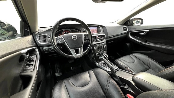 Volvo V40 Cross Country 8 of 24
