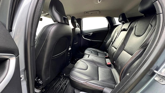 Volvo V40 Cross Country 12 of 24