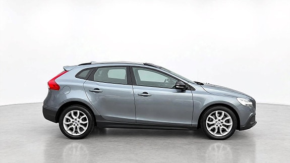 Volvo V40 Cross Country 3 of 24