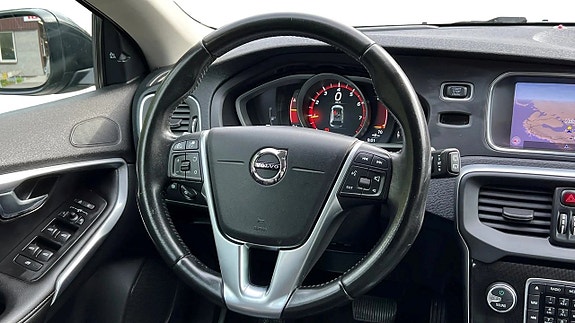 Volvo V40 Cross Country 9 of 24