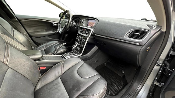 Volvo V40 Cross Country 16 of 24