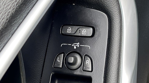 Volvo V40 Cross Country 18 of 24
