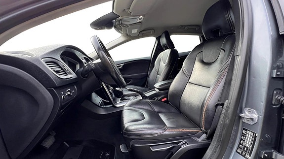 Volvo V40 Cross Country 11 of 24