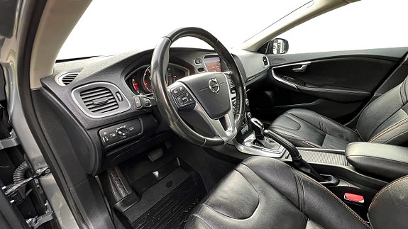 Volvo V40 Cross Country 10 of 24