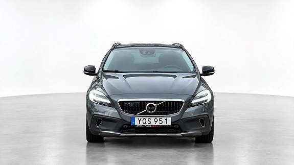 Volvo V40 Cross Country 2 of 24