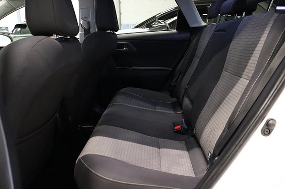Toyota Auris 9 of 24
