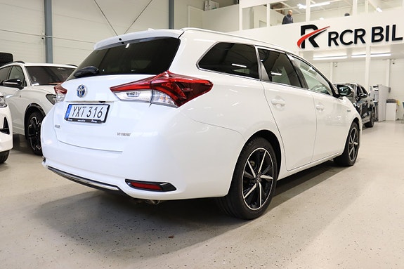 Toyota Auris 5 of 24