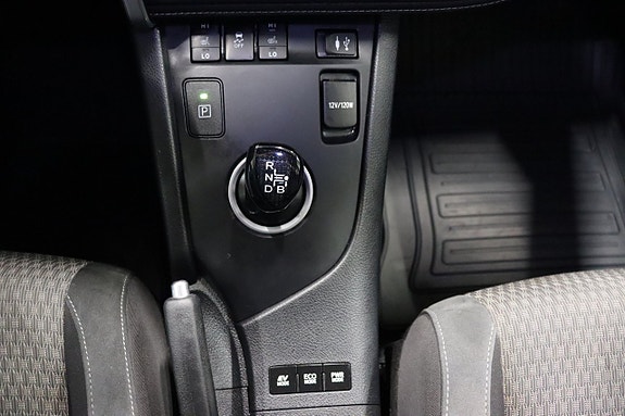 Toyota Auris 19 of 24