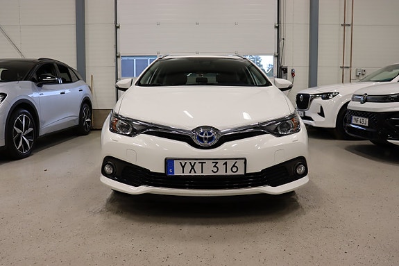Toyota Auris 2 of 24