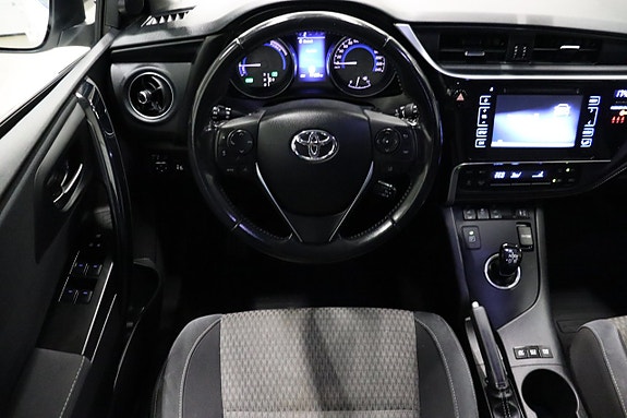 Toyota Auris 11 of 24