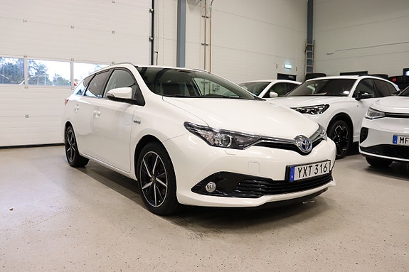 Toyota Auris 3 of 24