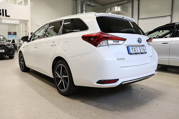 Toyota Auris 4 of 24