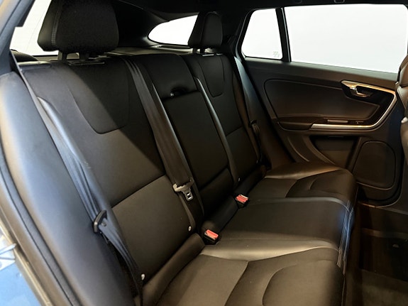 Volvo V60 14 of 23