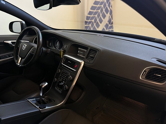 Volvo V60 11 of 23