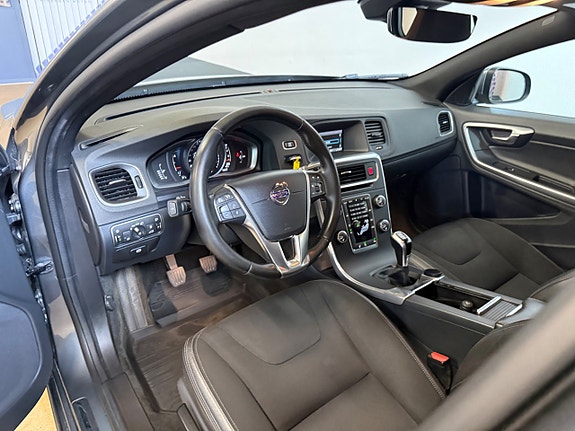 Volvo V60 8 of 23