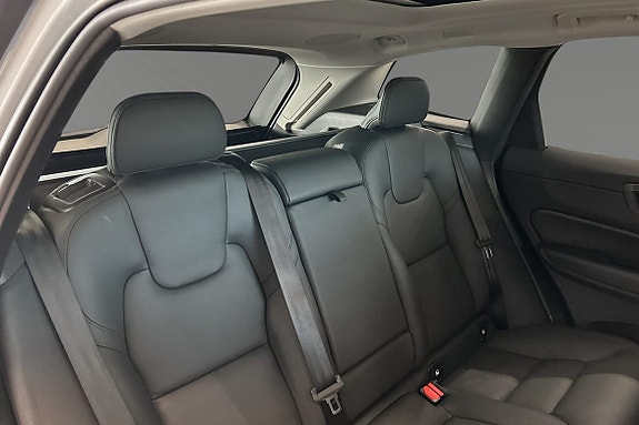Volvo XC60 11 of 29