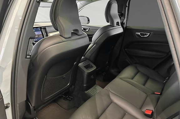 Volvo XC60 8 of 29