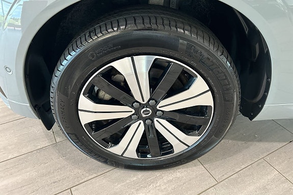 Volvo XC60 12 of 29