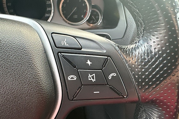 Mercedes-Benz E250 16 of 30