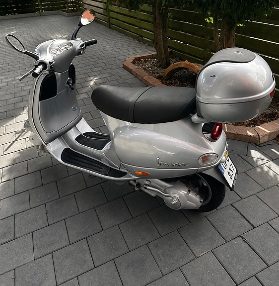Piaggio Vespa ET4 125 5 of 7