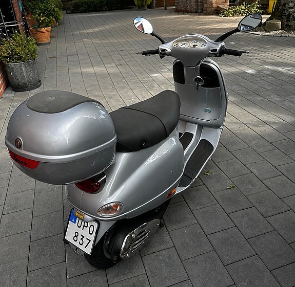 Piaggio Vespa ET4 125 6 of 7