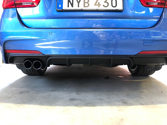 BMW 320d 2 of 7
