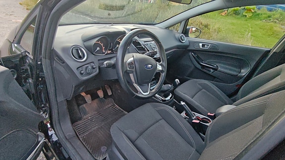 Ford Fiesta 4 of 6