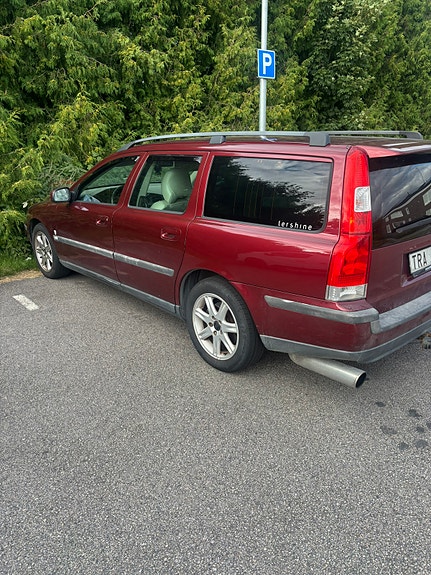 Volvo V70 3 of 3