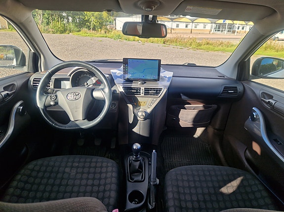 Toyota IQ 3 of 5