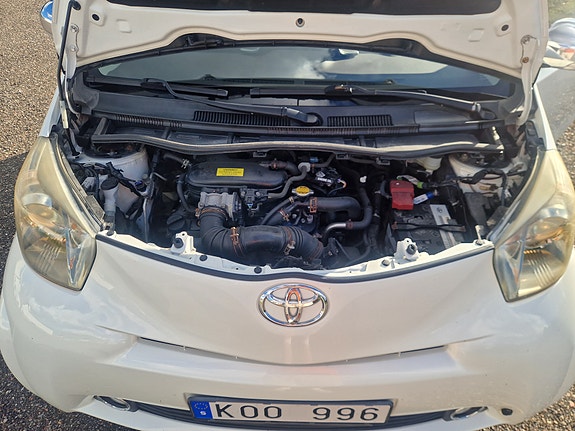 Toyota IQ 4 of 5
