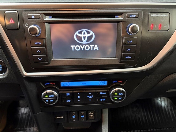 Toyota Auris 8 of 10