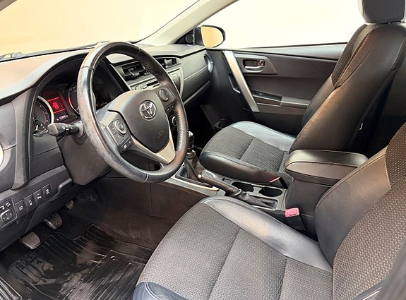 Toyota Auris 5 of 10