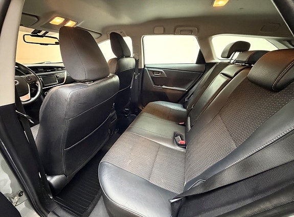 Toyota Auris 6 of 10
