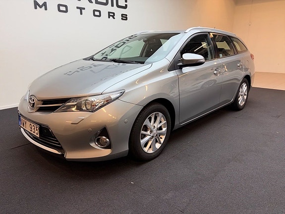 Toyota Auris 2 of 10