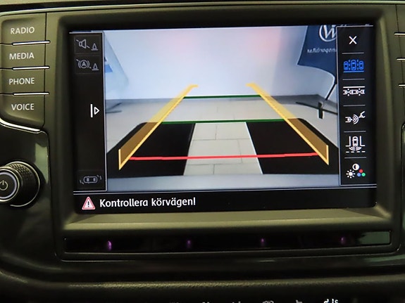 Volkswagen Tiguan 18 of 26