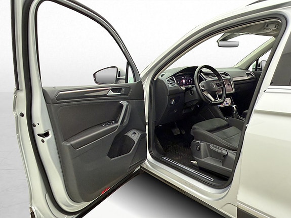 Volkswagen Tiguan 11 of 30