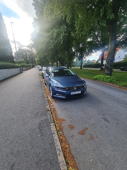 Volkswagen Passat 2 of 2