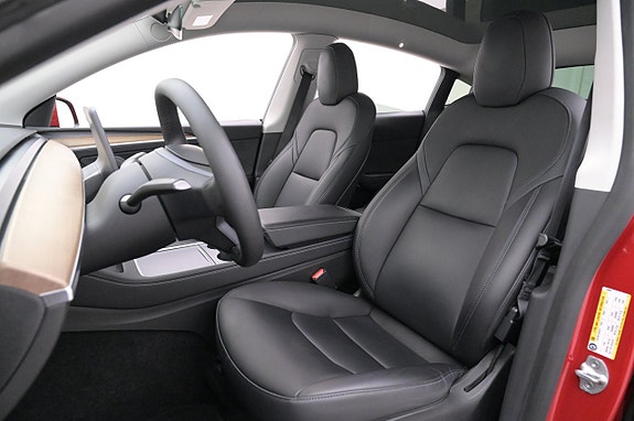 Tesla Model Y 9 of 27