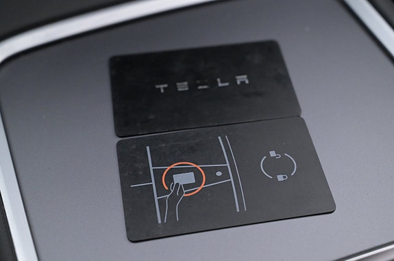 Tesla Model Y 24 of 27