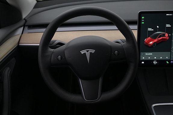 Tesla Model Y 7 of 27