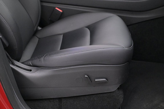 Tesla Model Y 13 of 27