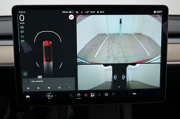 Tesla Model Y 18 of 27