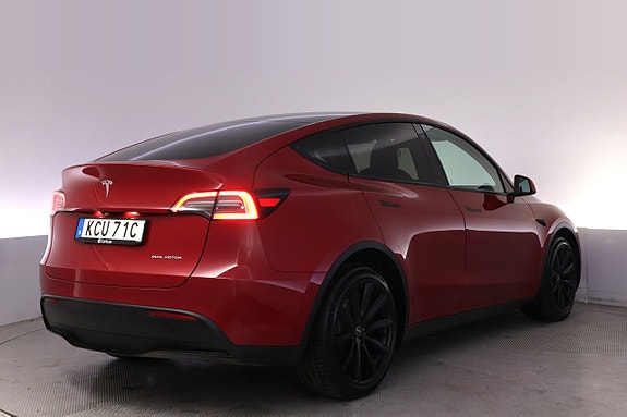 Tesla Model Y 5 of 27