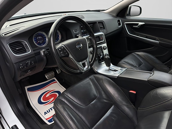 Volvo V60 11 of 30
